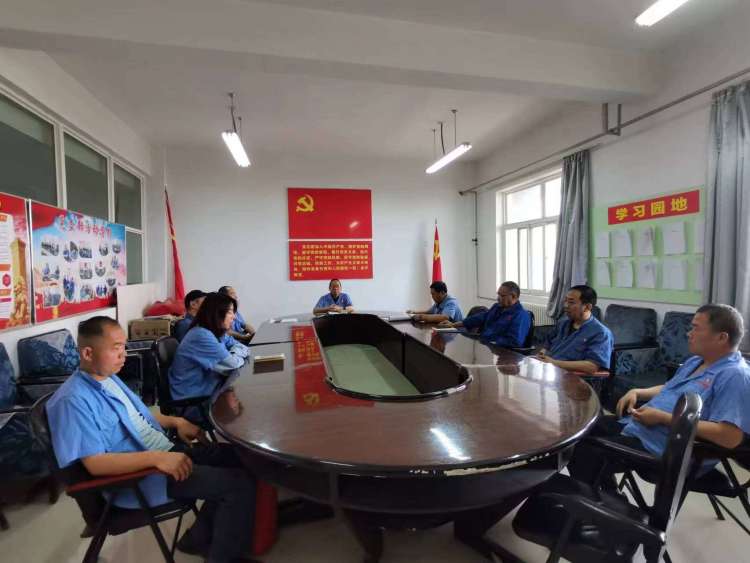 運(yùn)輸采供黨支部召開(kāi)黨員大會(huì)，組織主題教育集中學(xué)習(xí)。